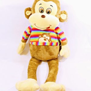 Plyšová Opica s úsmevom a farebným svetríkom. Je vysoká 100cm. Materiál: 100% polyester. Nevhodné pre deti do 3 rokov.