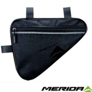 Cyklistická taška pod rám Merida - upnutie na rám pomocou suchých zipsov- reflexné prvky- farba: čierna - rozmery: 27 x 21 x 5.7cm Materiál: 100% polyester